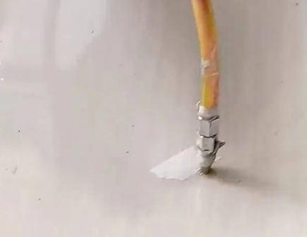 普定瓷砖空鼓维修公司专业解答在瓷砖铺贴过程中，如果使用的砂料过粗（如全部使用了粗砂），可能会导致以下问题